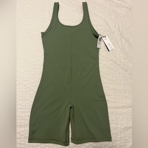 ARITZIA (TNA life) Shake-it Romper: NEW WITH TAGS (never worn) - Picture 4 of 8